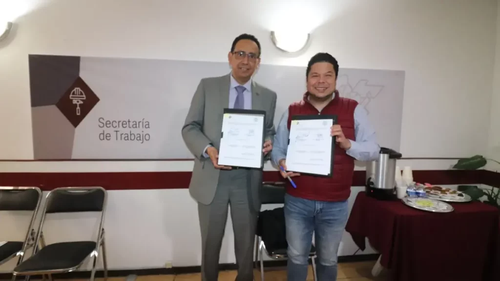 El rector de la UTP y el secretario del Trabajo, Gabriel Biestro firman convenio