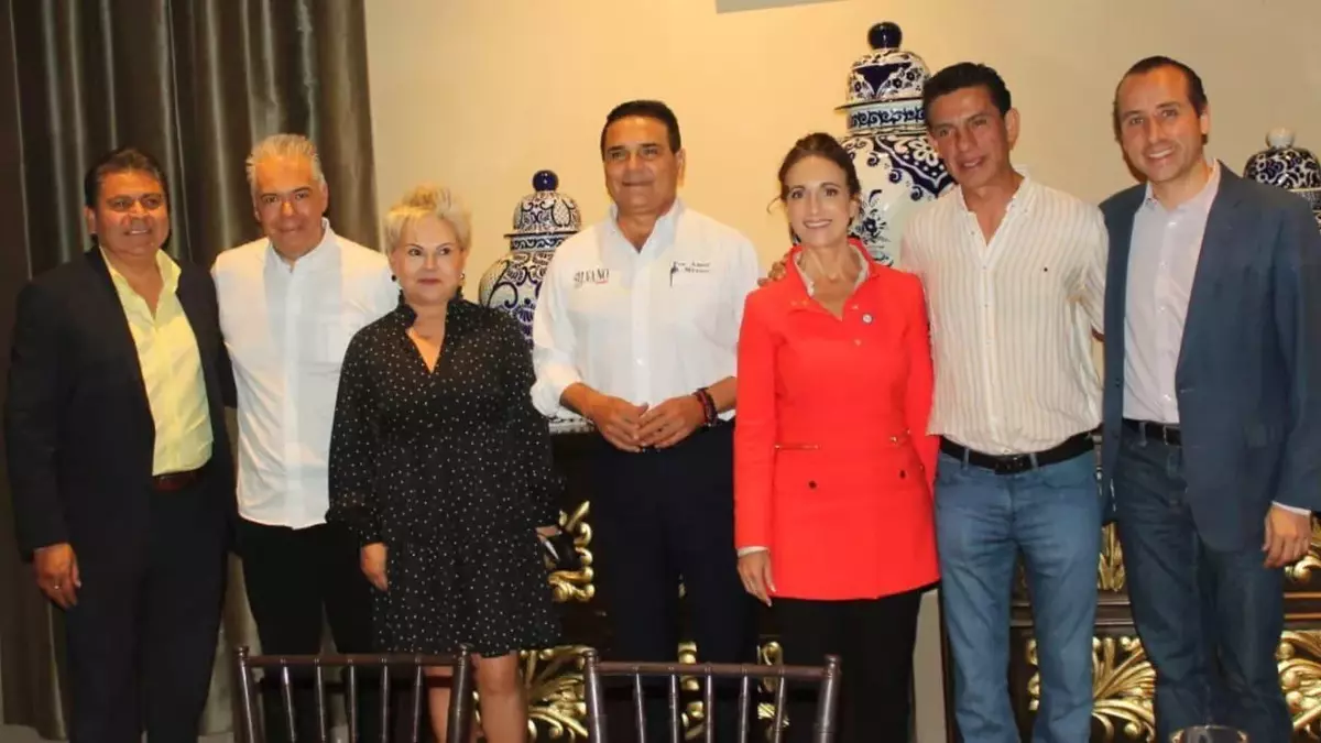 Silvano Aureoles se reúne con líderes del PAN y el PRI en Puebla