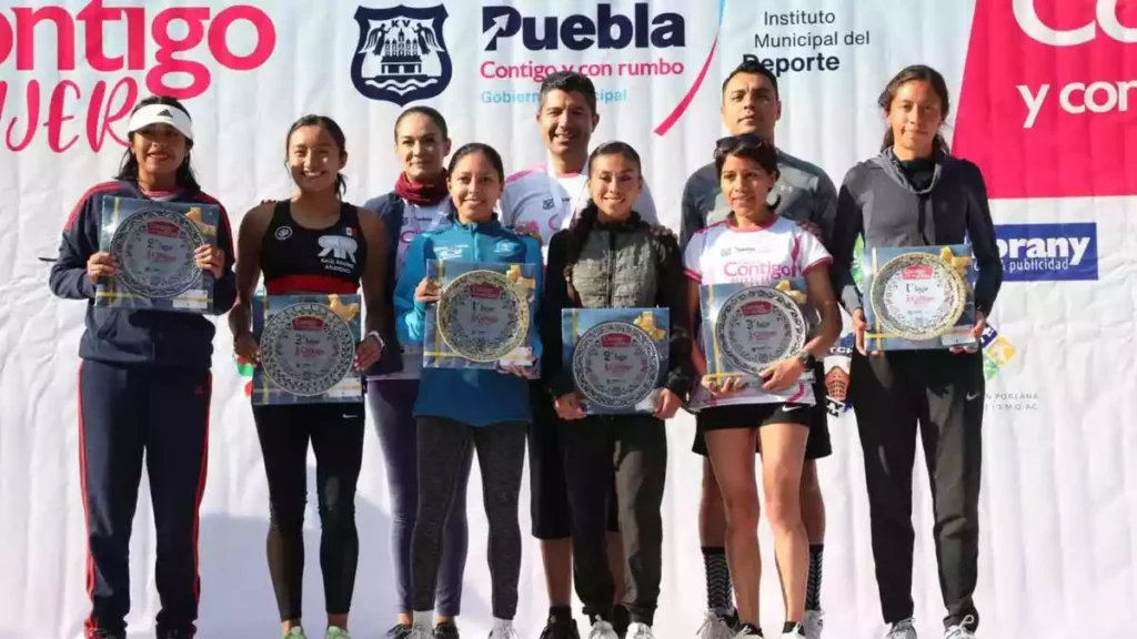 Dos mil trescientras cincuenta y dos mujeres participaron en la carrera Contigo Mujer