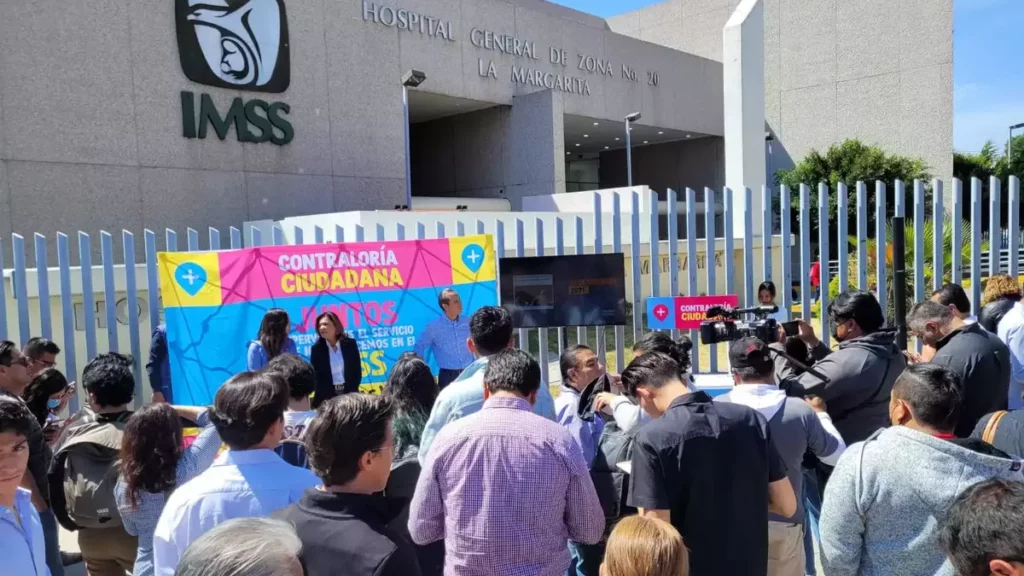 Instala Mario Riestra módulo en IMSS La Margarita para recibir quejas