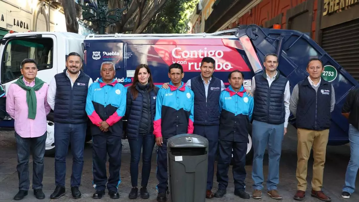 Recolección dominical de basura y botes papeleros en el centro histórico