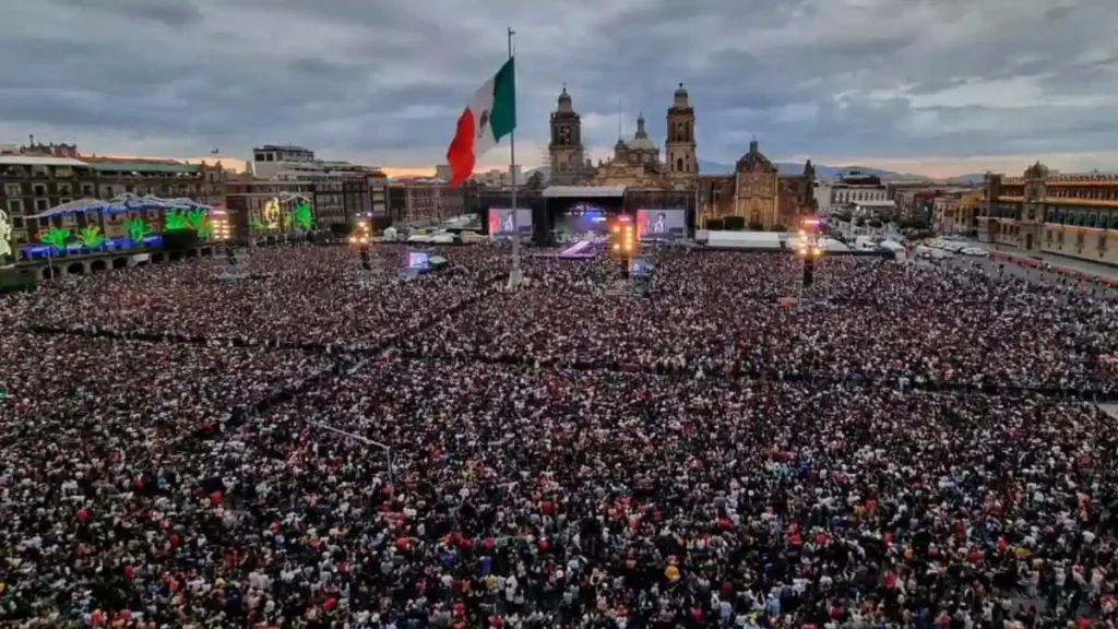 Sólo caben 300 mil personas en Zócalo de la CDMX