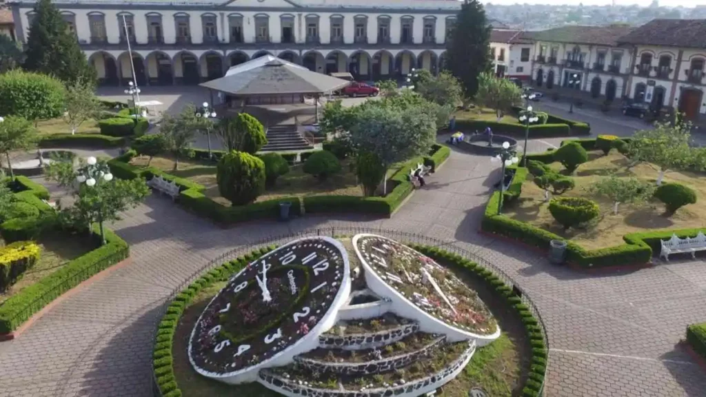 El espectacular reloj floral de Zacatlán