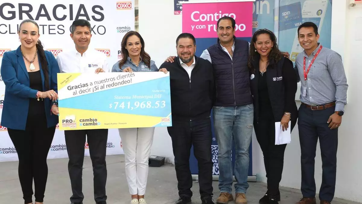 Ayuntamiento de Puebla recibe donativo del programa "Pro redondeo oxxo 2023"