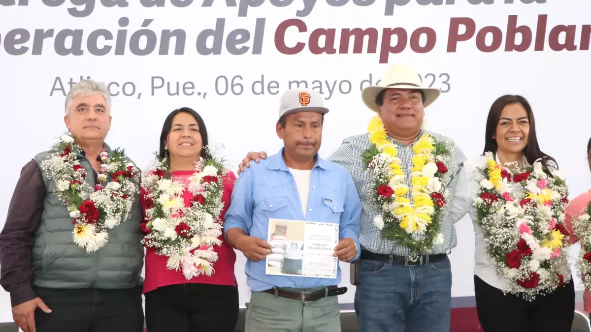 En Atlixco, gobierno de Sergio Salomón entrega apoyos al campo