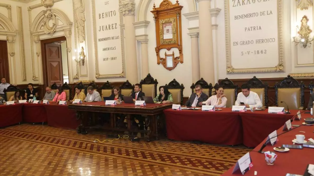 Cabildo Poblano diseña estrategia normativa para conservar el Centro Histórico