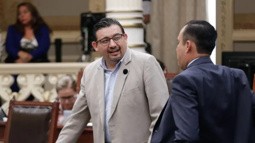 En el Congreso, Eduardo Alcántara se disculpa con Erika de la Vega