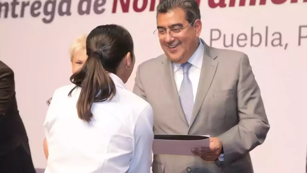 Entrega gobierno basificaciones a maestros del SNTE 23