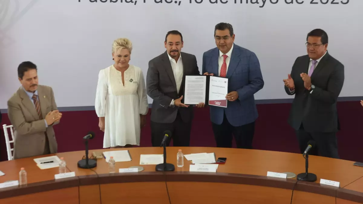 Entregan reconocimientos de validez oficial a 19 instituciones educativas de Puebla