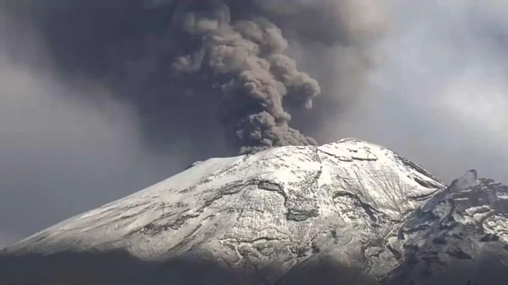 Así se vio y escuchó explosión del volcán Popocatépetl: Vídeo