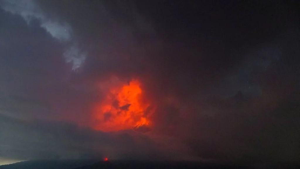 Popocatépetl lanza bombas de lava y mantiene en alerta a autoridades de Puebla