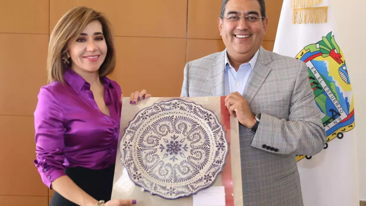 Sergio Salomón se reúne con presidenta del Colegio de Notarios