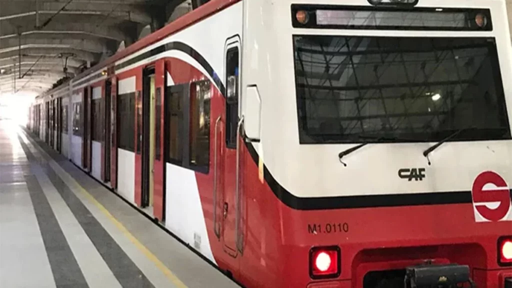 AMLO ordena expropiación de terrenos para la ampliación del tren suburbano hacia el AIFA