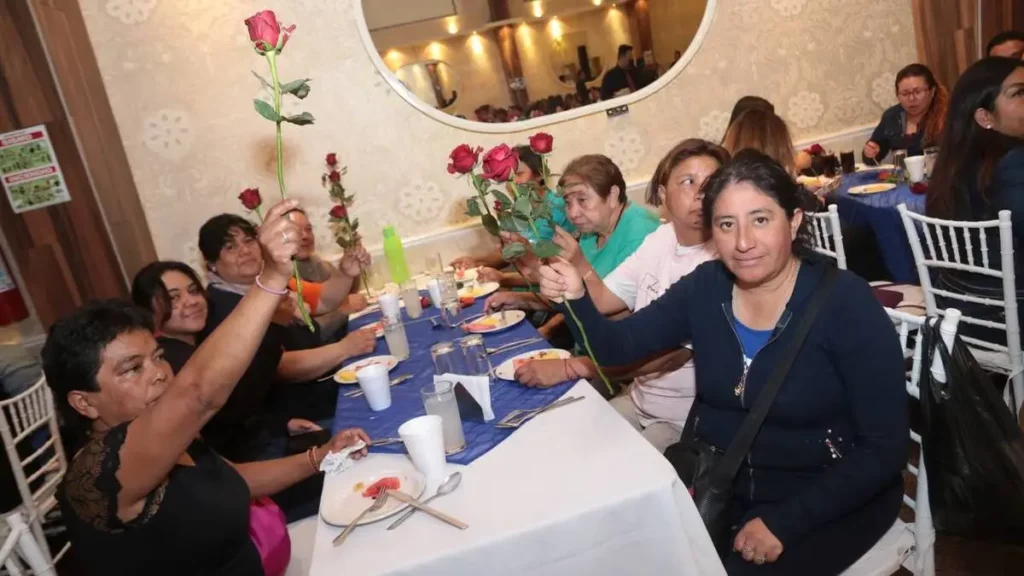 Ayuntamiento de Puebla festejó a madres trabajadoras