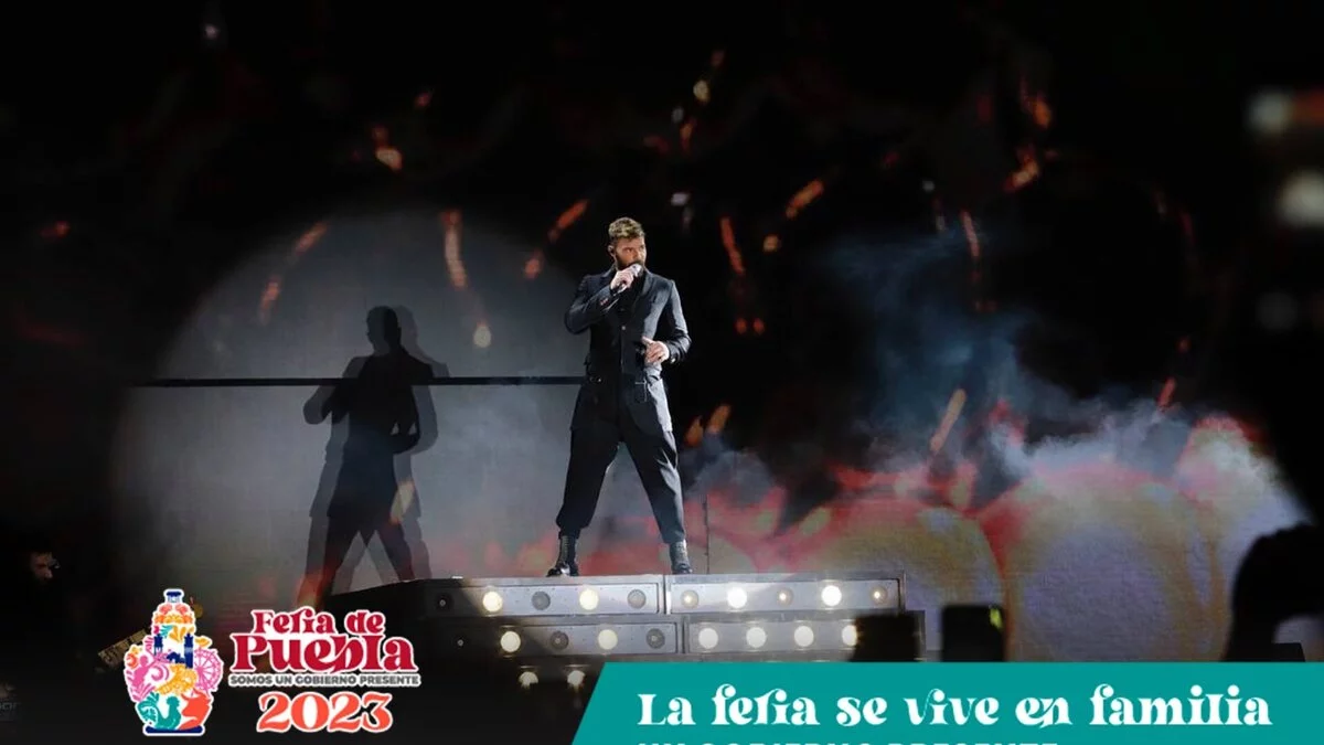 Ricky Martin recibió su Dr. Simi en la Feria de Puebla