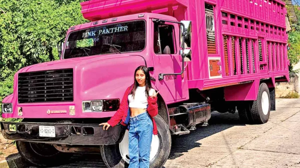 Padre regala tráiler rosa a su hija en Veracruz