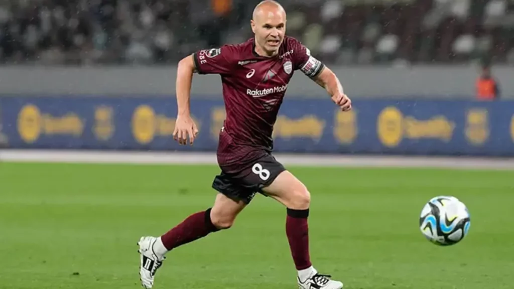 Andrés Iniesta Luján, es un futbolista español que juega como centrocampista.