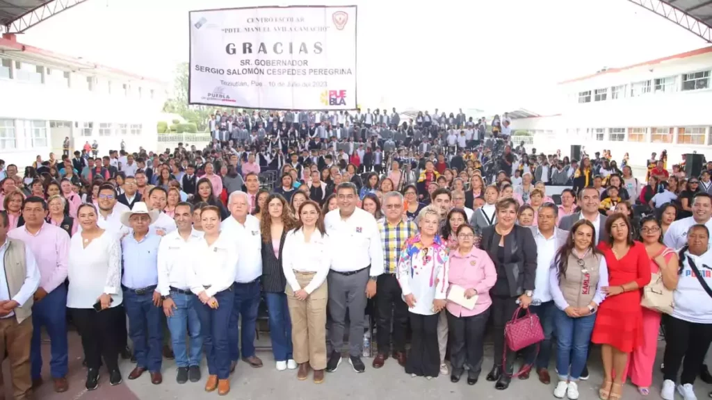 Inicia en Teziutlán demolición para construir edificio escolar