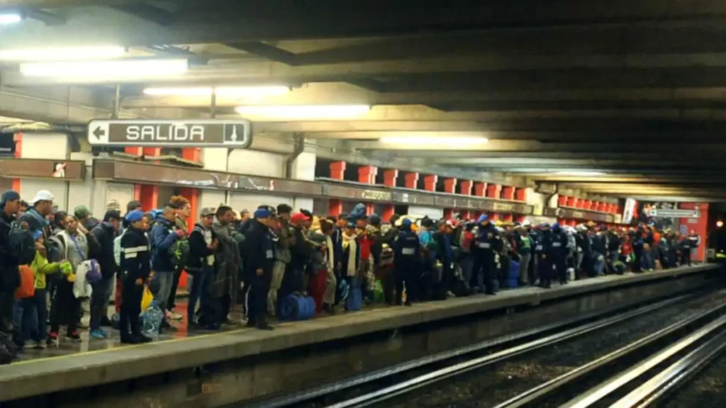 Evacuan estación Chabacano de la Línea 9 del metro de la CDMX