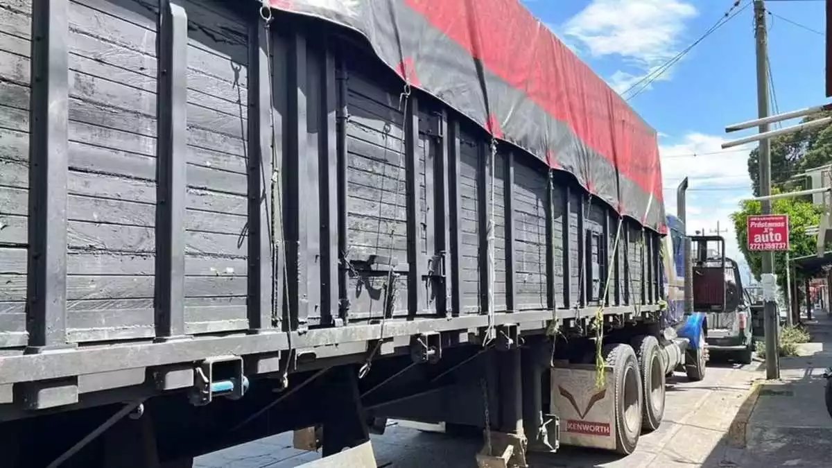 Migrantes abandonados en tráiler hermético en Veracruz