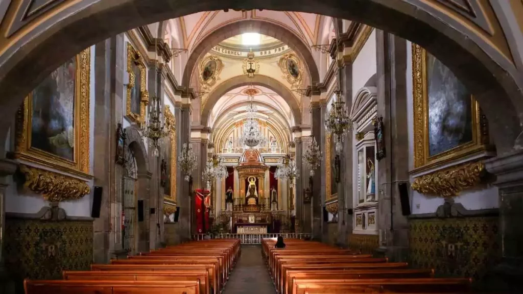 Templo Conventual de la Virgen del Carmen ubicado en la 17 poniente esquina con la 16 de Septiembre