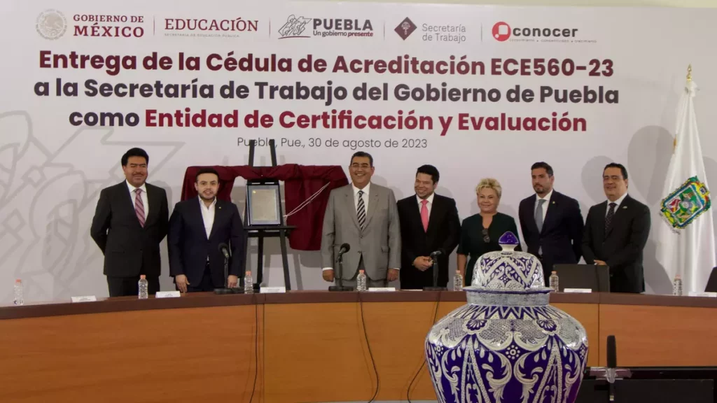 Devela Sergio Salomón placa Cédula de Acreditación ECE560-23