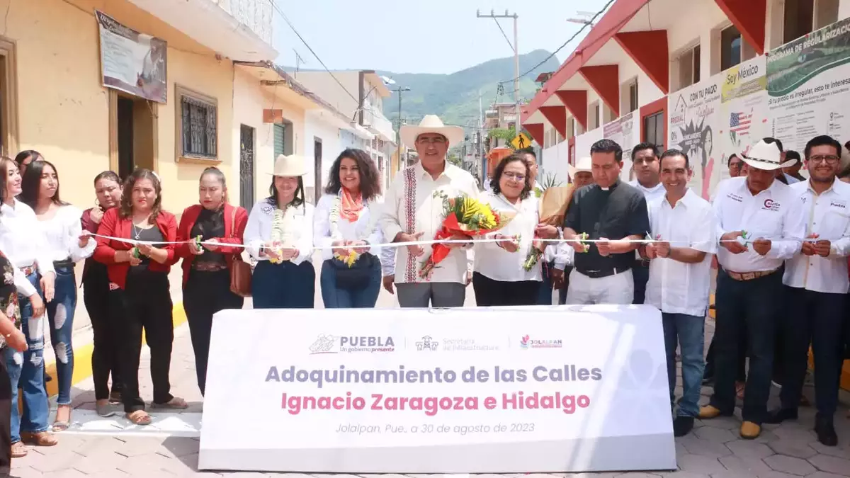 En Jolalpan, Sergio Salomón entrega rehabilitación de escuelas