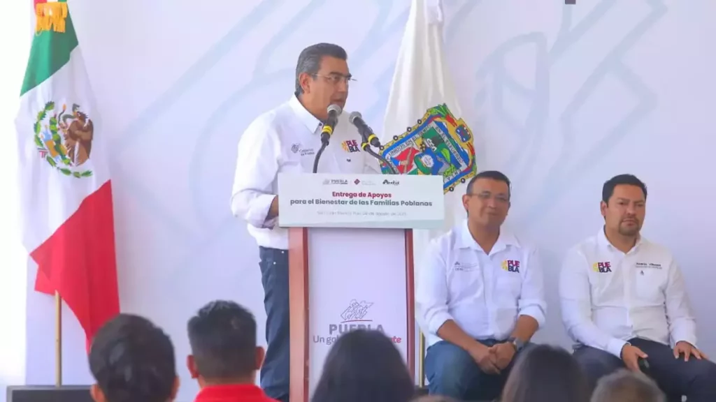 En San Juan Atenco, Céspedes entrega 100 calentadores solares