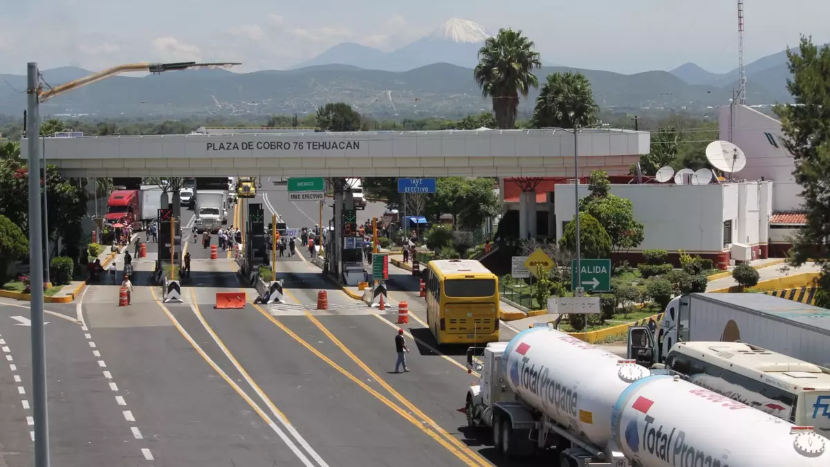 Mueren 16 migrantes tras choque en la Cuacnopalan-Oaxaca