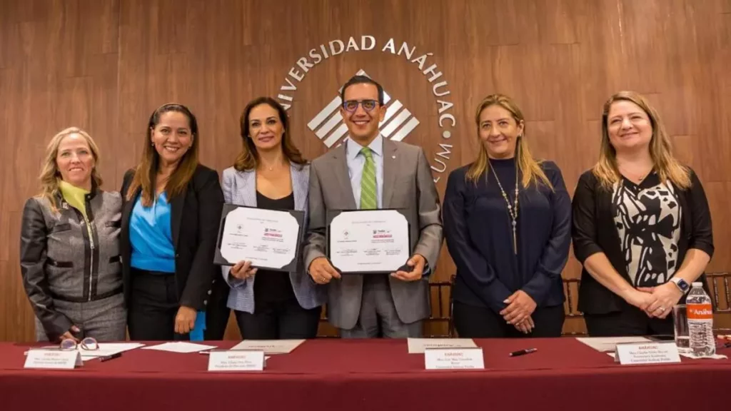 SMDIF firma convenio con la Universidad Anáhuac Puebla