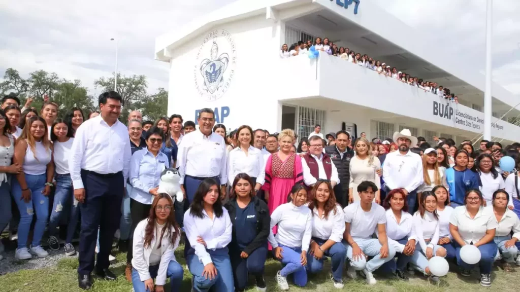 Inauguran Sergio Salomón y rectora de la BUAP edificio en Tepeaca