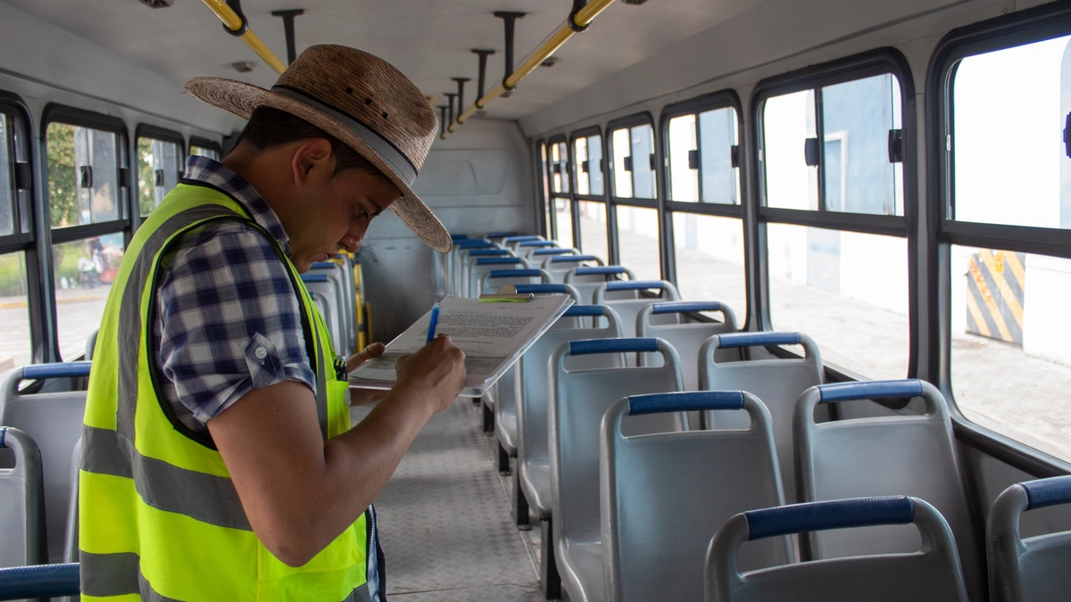 SMT garantiza transporte público eficiente con inspección vehicular