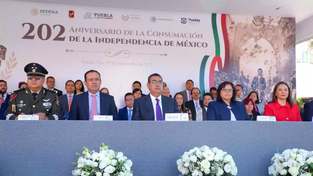 Sergio Salomón llama a fortalecer valores y unidad, durante ceremonia por Consumación de Independencia de México