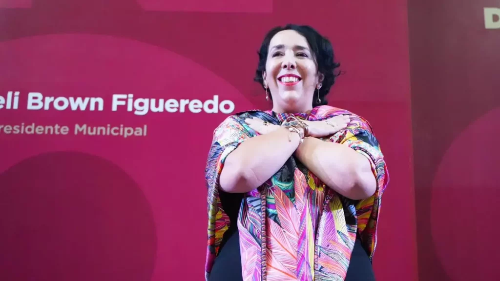 Araceli Brown presentó su informe al ritmo de la "Marcha Imperial" de Star Wars