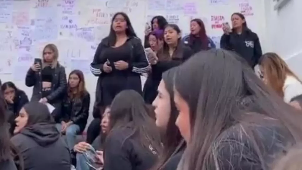 Alumnas de prepa UPAEP denuncian difusión de fotos intimas