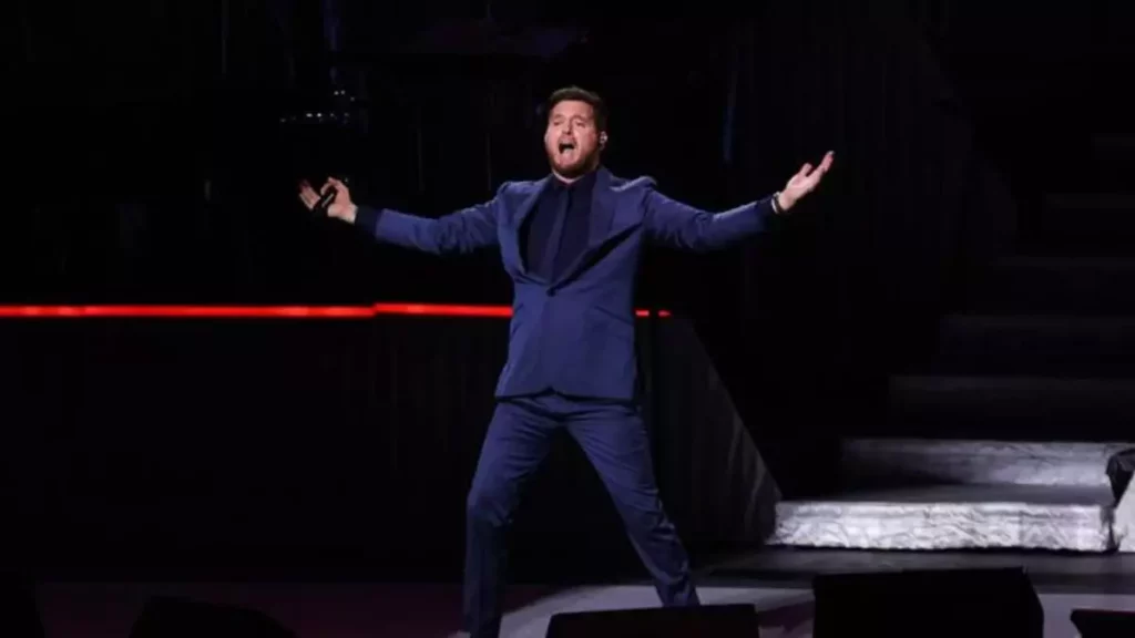 Michael Bublé sorprende al publico al cantar "La Vaca Lola"