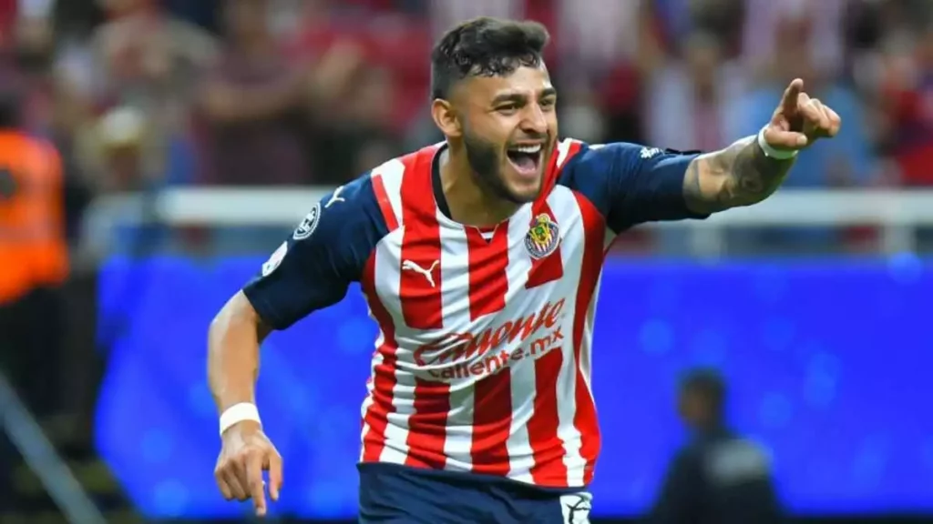 Chivas separa a Vega, Calderón y Martínez del equipo