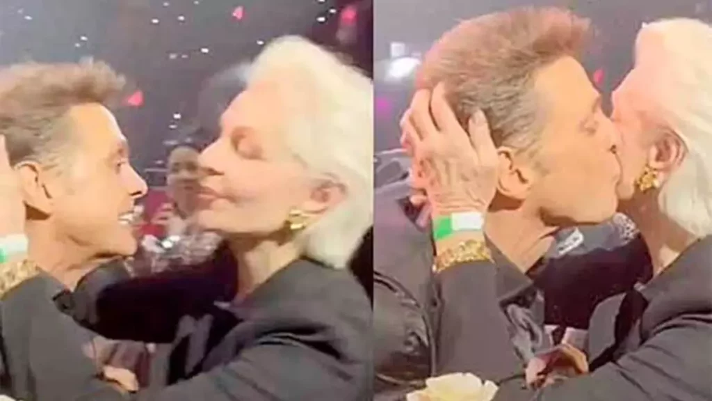 Fue en su concierto en el Madison Square Garden de Nueva York, cuando Luis Miguel bajó del escenario para darle un beso y unas flores a Carolina Herrera.