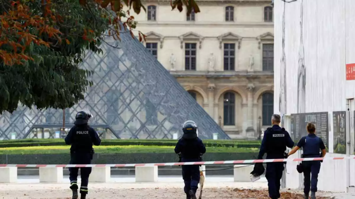 Evacuadas varias sedes en París ante amenaza terrorista