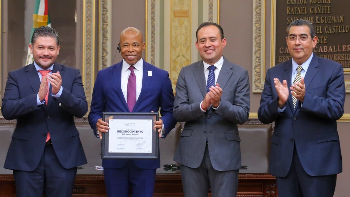 Puebla reconoce a alcalde de Nueva York, por labor a favor de comunidad migrante.