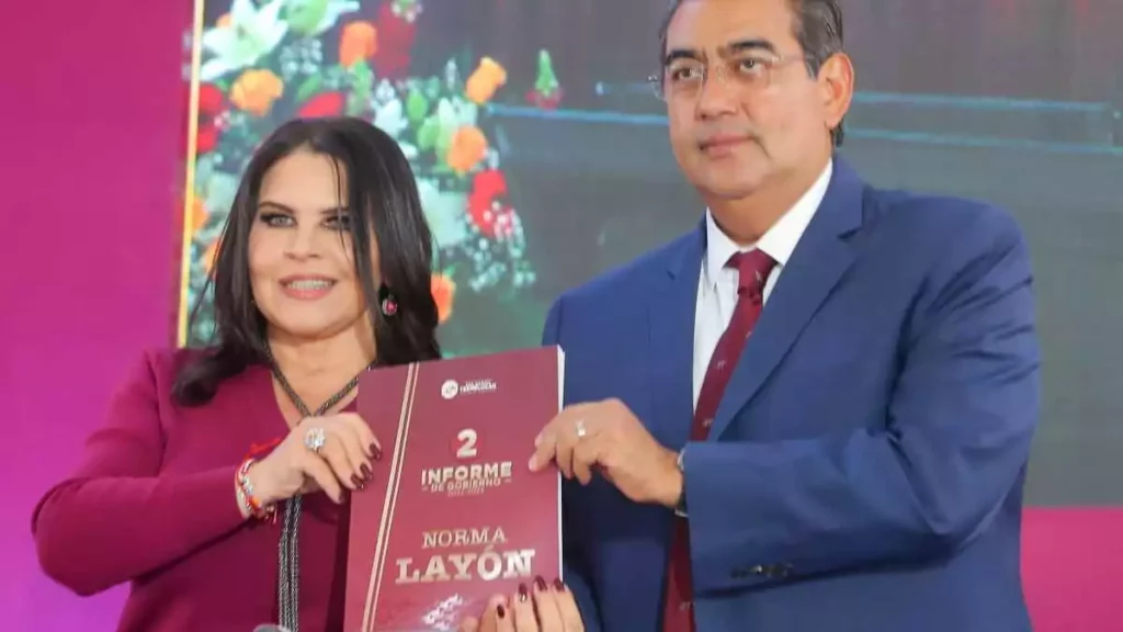 Sergio Salomón asistió al segundo informe de gobierno de Norma Layón