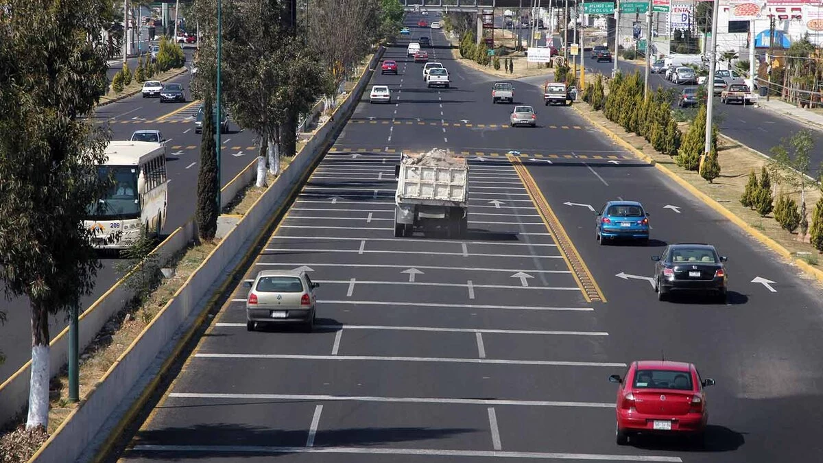 ¡Aguas con la recta! Avientan piedras a automóviles