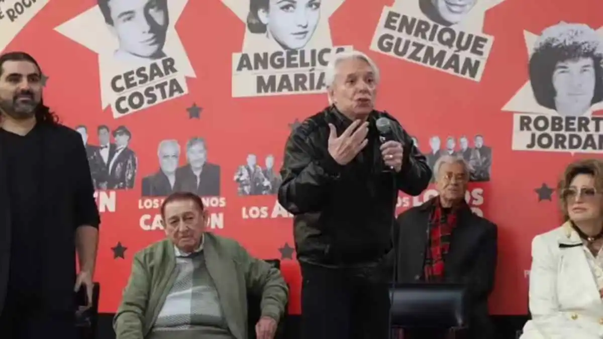 Enrique Guzmán abandona conferencia tras ser cuestionado por acusaciones de abuso sexual