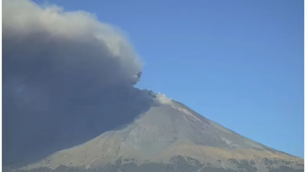 El Popo anda bravo, persiste fuerte actividad