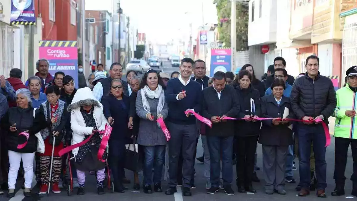 Gobierno Municipal inaugura calle 13 de mayo en Granjas de Puebla