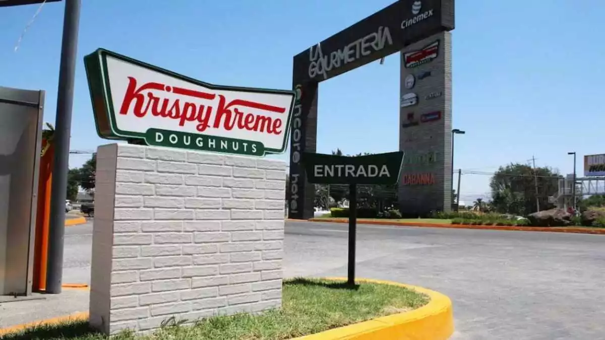 Operativo de la FGR desmantela red de venta ilegal de donas falsificadas de Krispy Kreme en Texmelucan