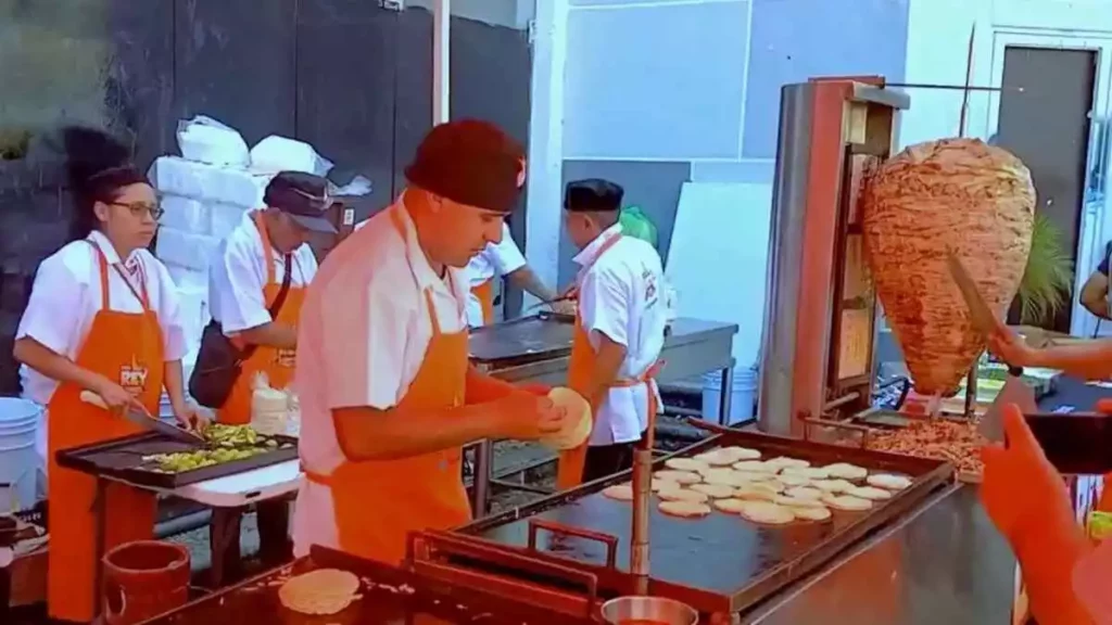 Generosidad hecha tacos: Don Rey alimenta a Acapulco