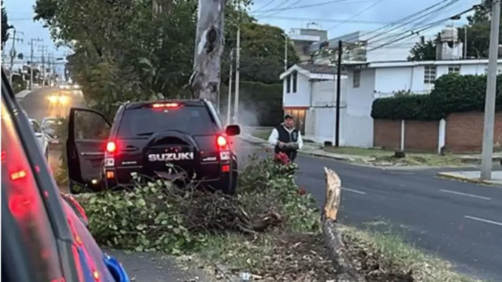 Aparatoso accidente en la Esteban de Atuñano y 25 poniente