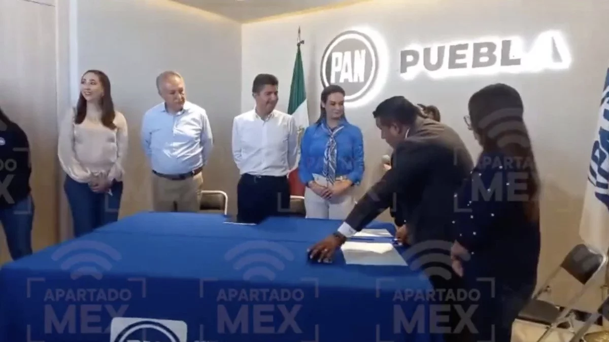 Eduardo Rivera se registra como precandidato del PAN Puebla