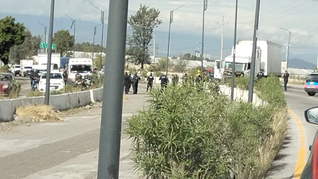 Persecución, disparos y un trailer recuperado en Puebla